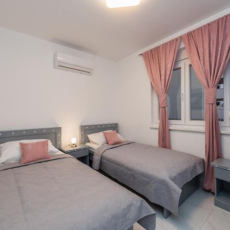 Villa Jana Luxury Apartments 诺瓦利娅 客房 照片