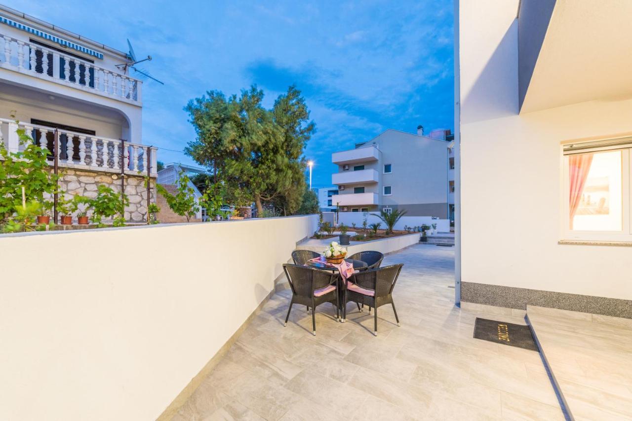 Villa Jana Luxury Apartments 诺瓦利娅 外观 照片