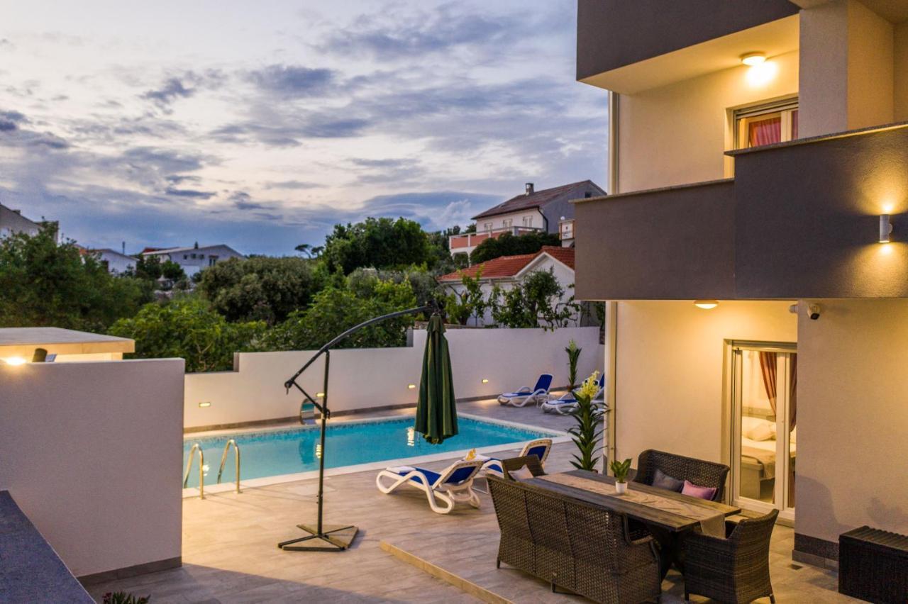 Villa Jana Luxury Apartments 诺瓦利娅 外观 照片