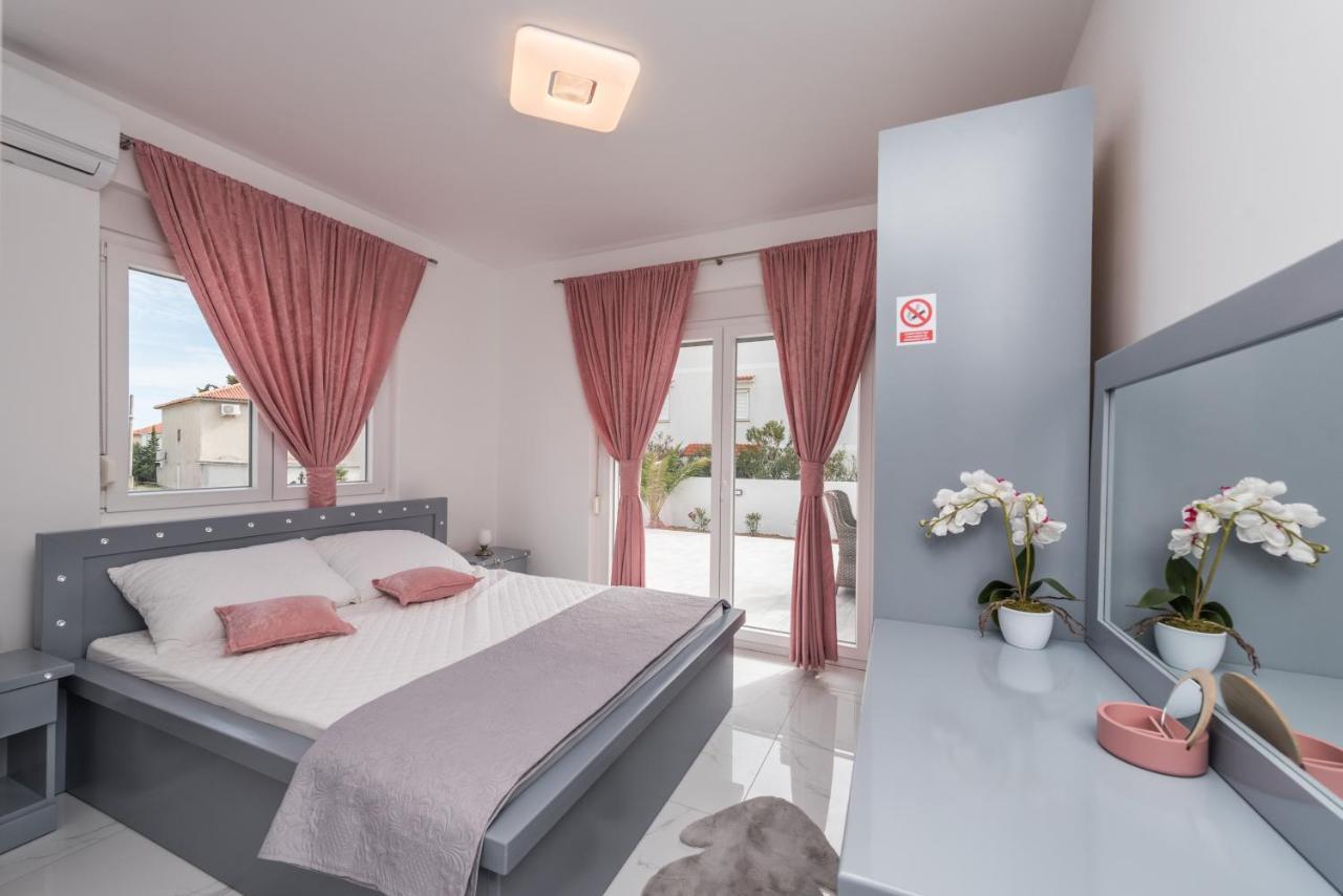Villa Jana Luxury Apartments 诺瓦利娅 外观 照片