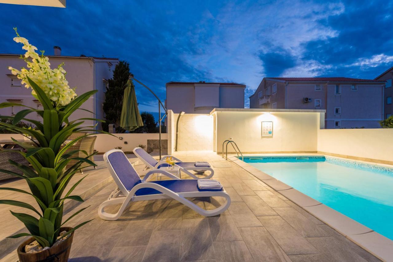 Villa Jana Luxury Apartments 诺瓦利娅 外观 照片