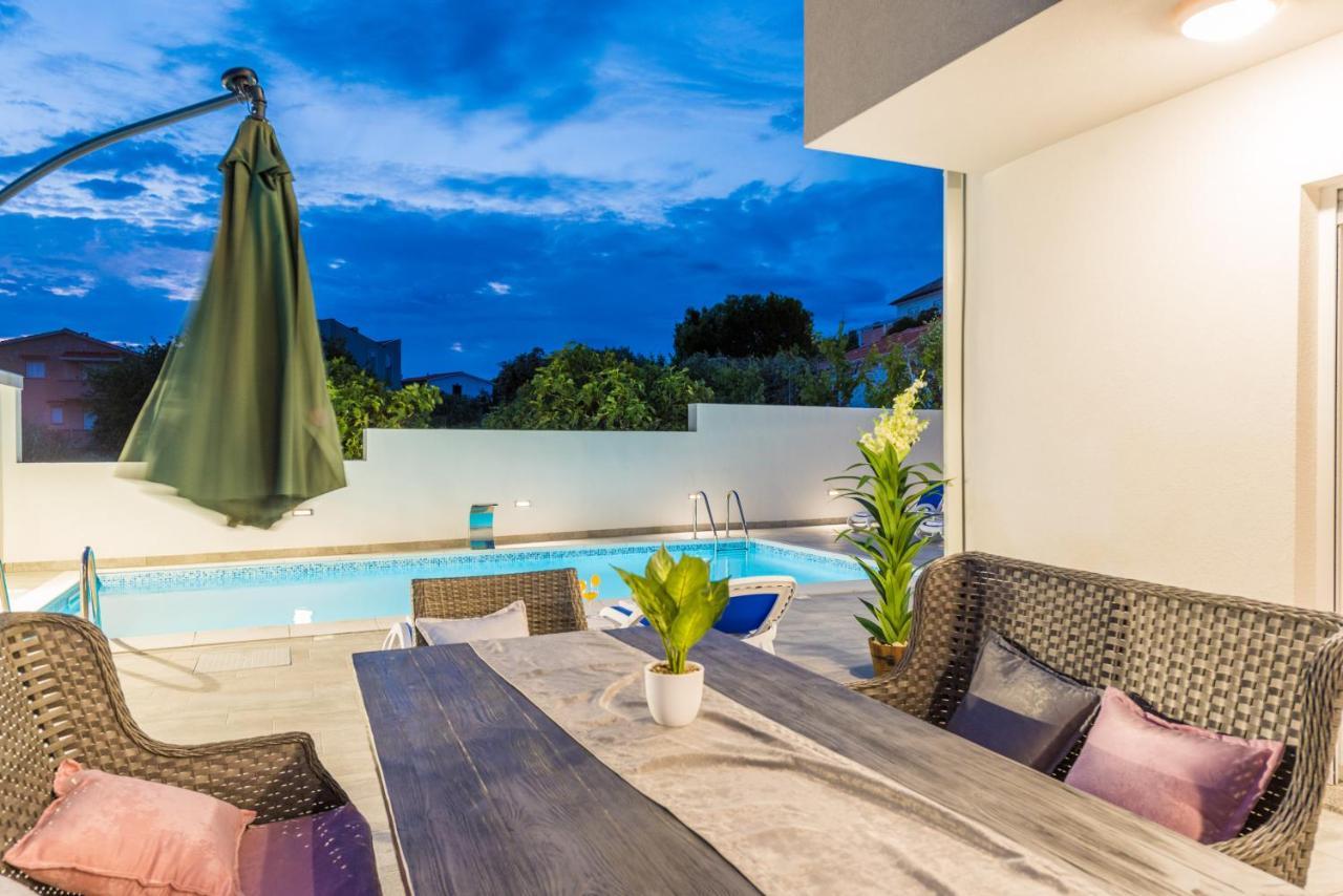 Villa Jana Luxury Apartments 诺瓦利娅 外观 照片