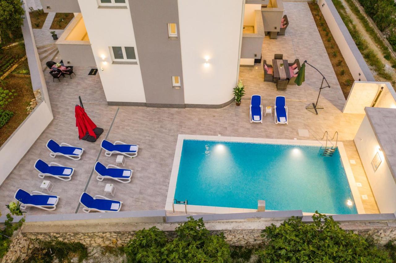 Villa Jana Luxury Apartments 诺瓦利娅 外观 照片