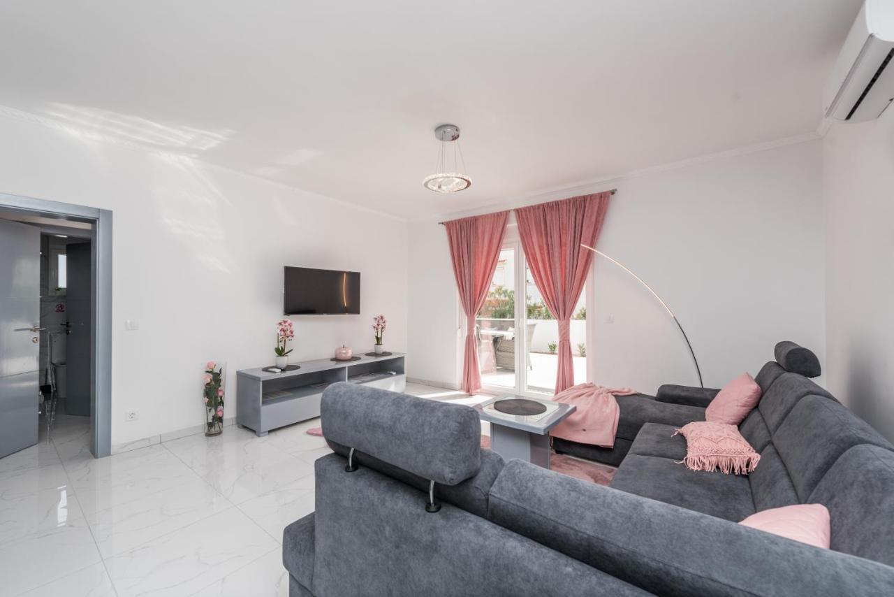 Villa Jana Luxury Apartments 诺瓦利娅 外观 照片