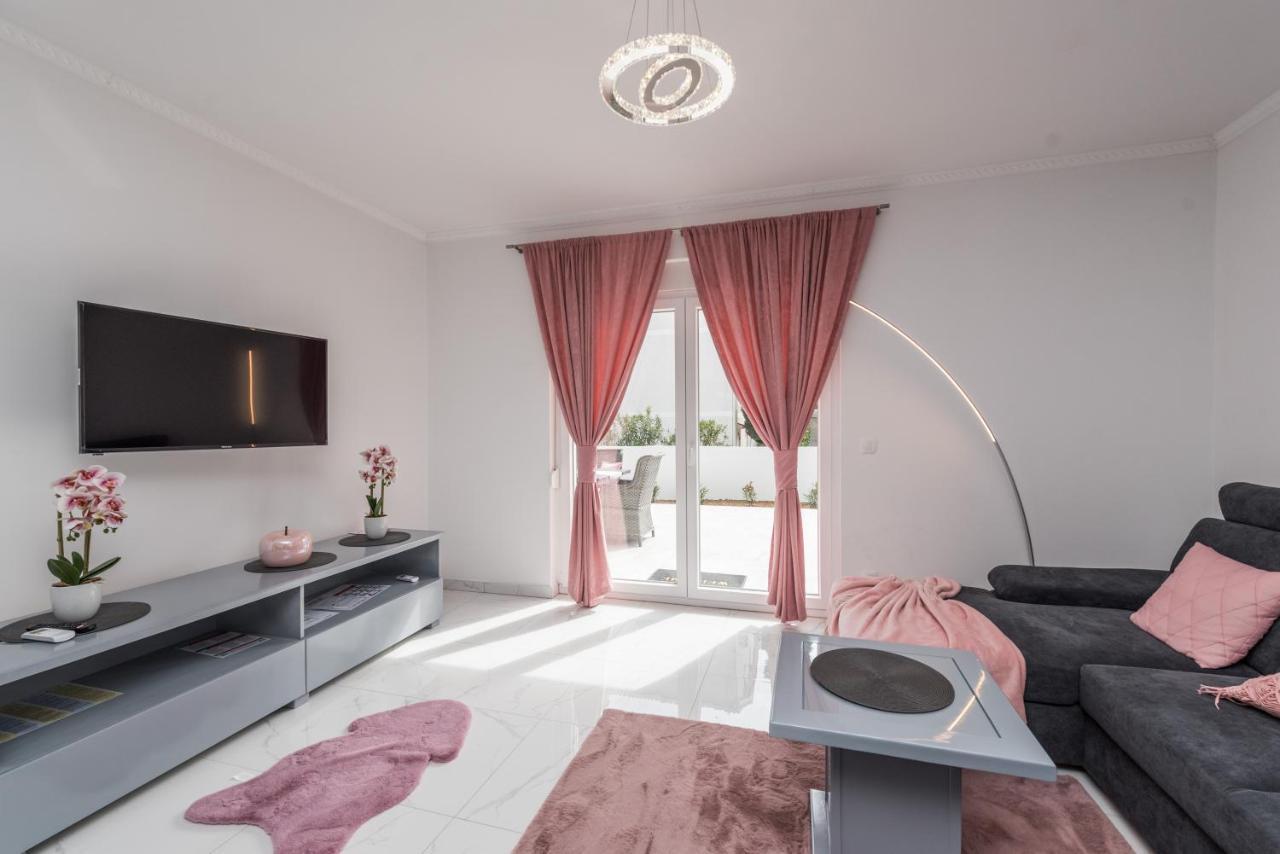 Villa Jana Luxury Apartments 诺瓦利娅 外观 照片
