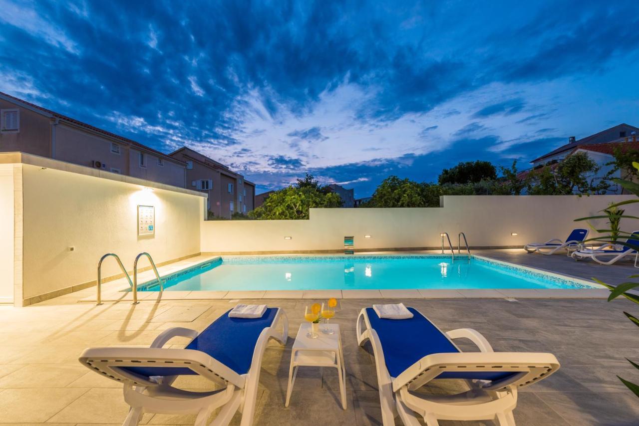 Villa Jana Luxury Apartments 诺瓦利娅 外观 照片