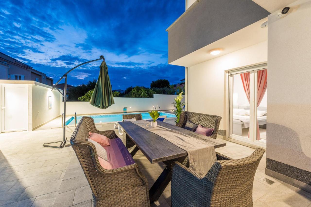 Villa Jana Luxury Apartments 诺瓦利娅 外观 照片