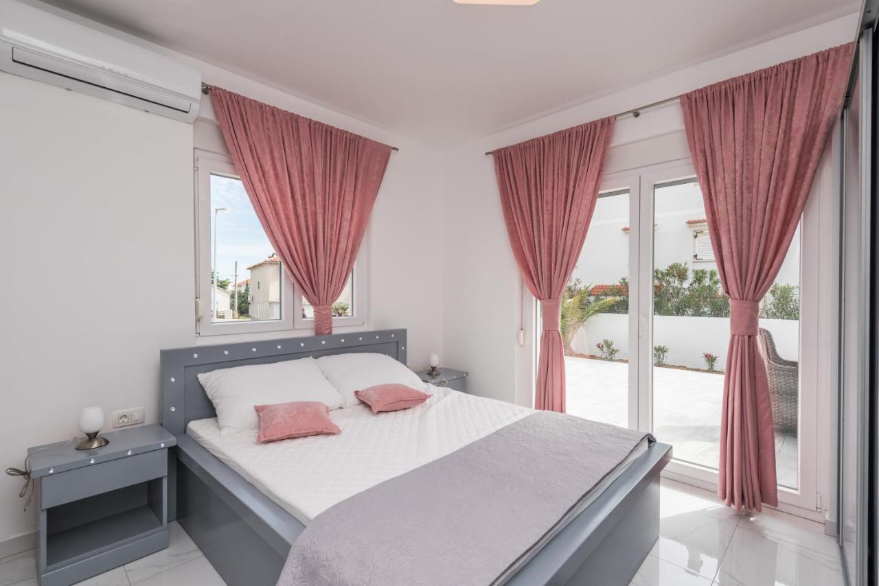 Villa Jana Luxury Apartments 诺瓦利娅 外观 照片