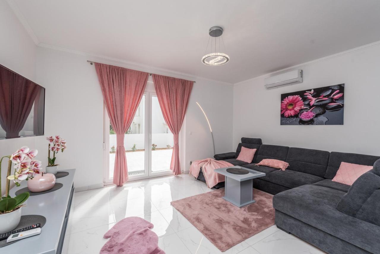 Villa Jana Luxury Apartments 诺瓦利娅 外观 照片