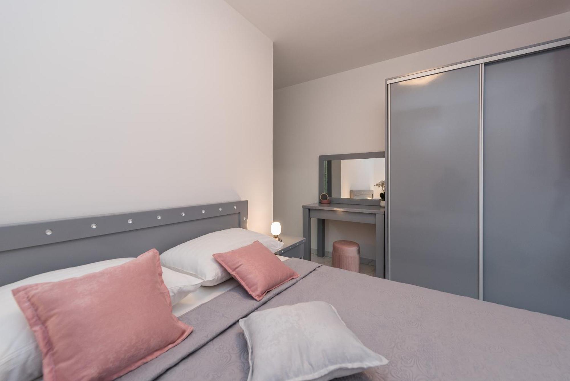 Villa Jana Luxury Apartments 诺瓦利娅 客房 照片