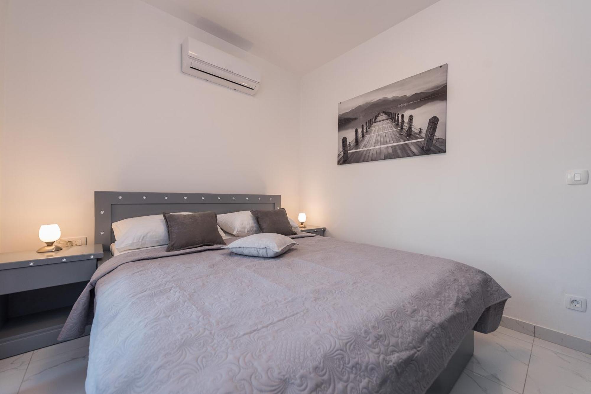 Villa Jana Luxury Apartments 诺瓦利娅 客房 照片