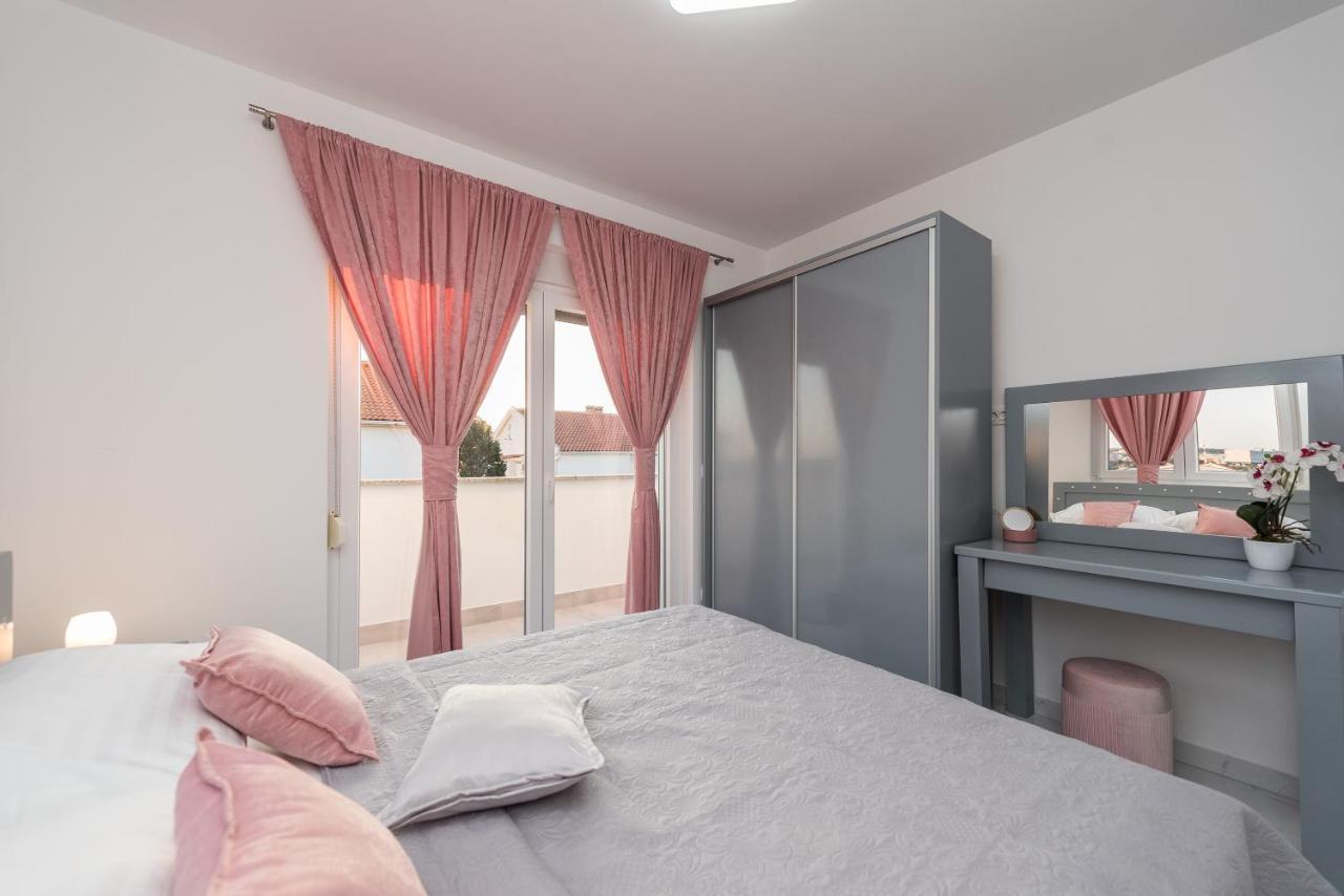 Villa Jana Luxury Apartments 诺瓦利娅 外观 照片