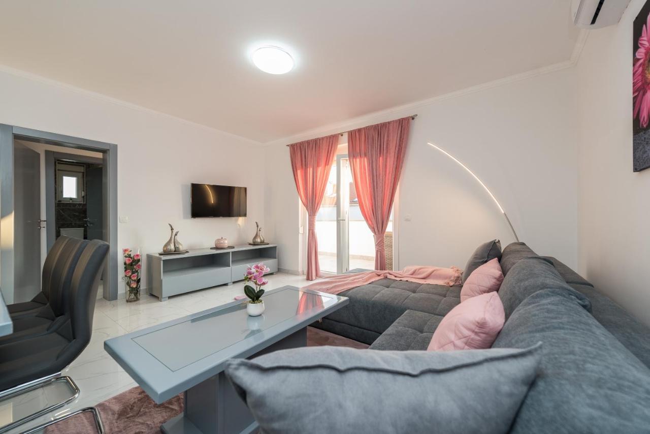Villa Jana Luxury Apartments 诺瓦利娅 外观 照片
