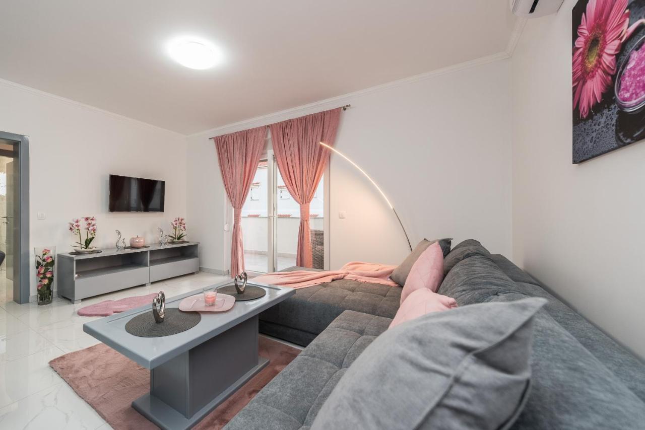 Villa Jana Luxury Apartments 诺瓦利娅 外观 照片