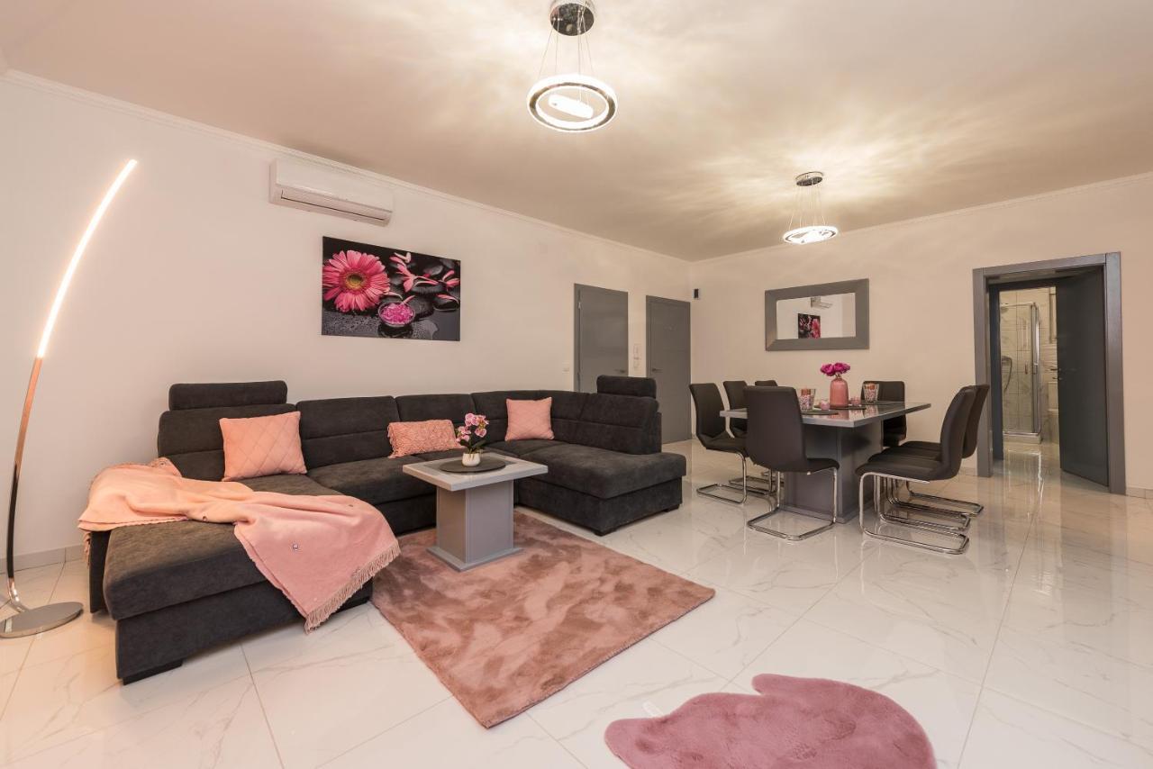 Villa Jana Luxury Apartments 诺瓦利娅 外观 照片